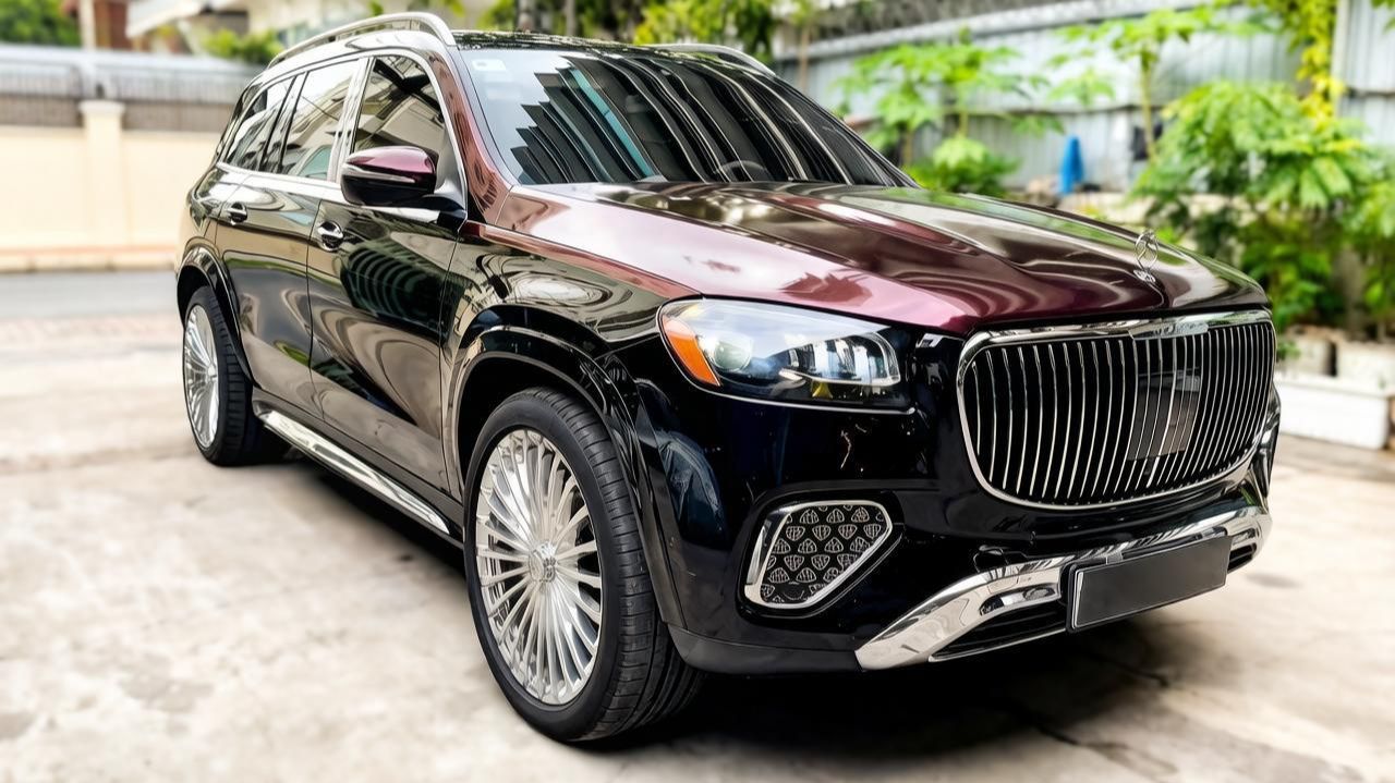 MERCEDES-MAYBACH GLS600 2026 года под капотом установлен 4-литровый бензиновый V8 Biturbo 550 л.с