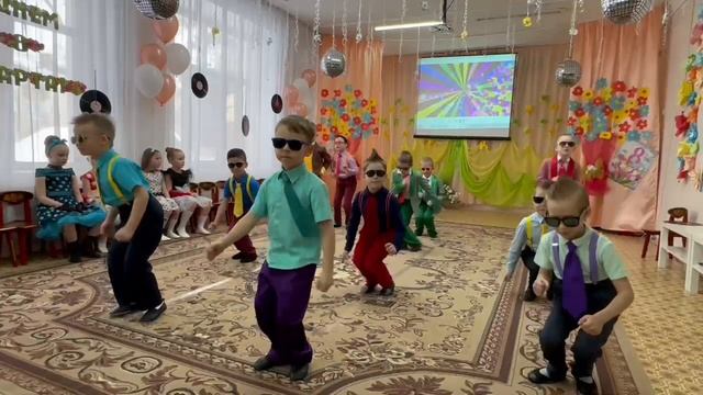 Утренник в детском саду «Стиляги»