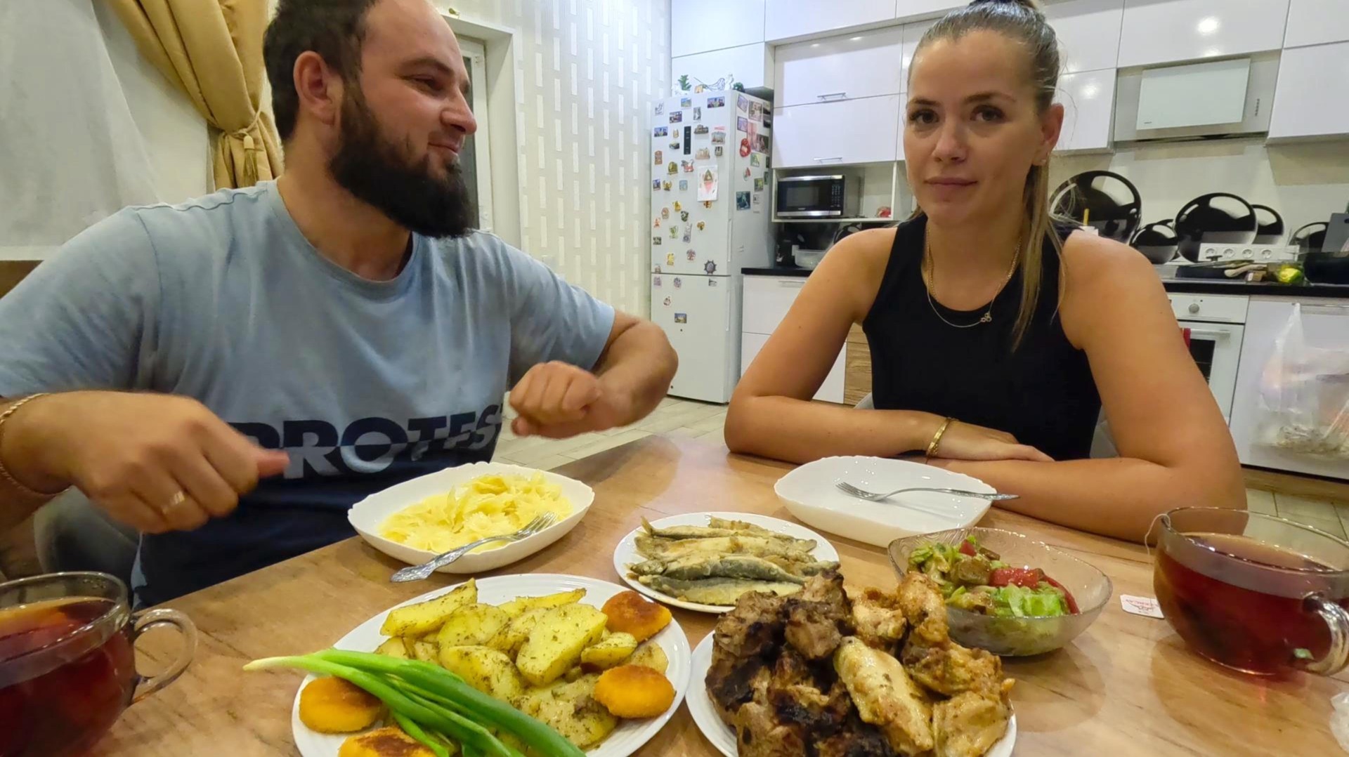 Мукбанг Ден НАУЧИТ ПЛОХОМУ, НЕ СЛУШАЙТЕ. СЕМЕЙНЫЙ УЖИН