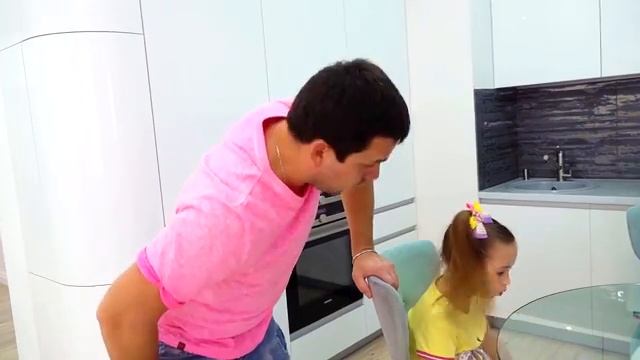 София и игра в Пол это лава челлендж! The Floor Is Lava
