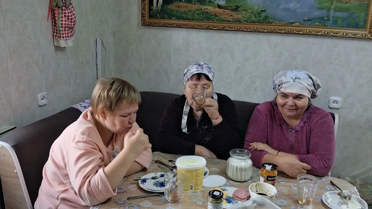 Дневник Обычной женщины. Готовим борщ и делаем салат из спаржи.