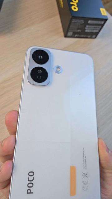 POCO X8 VS POCO X8 PRO