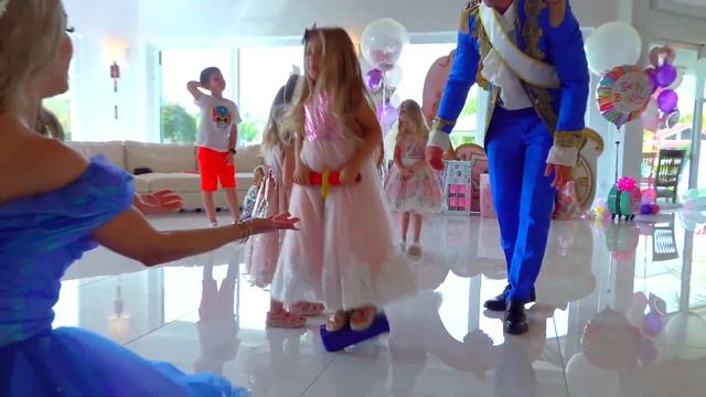 Настя пойдёт на день рождения Дианы! Видео с поздравлениями