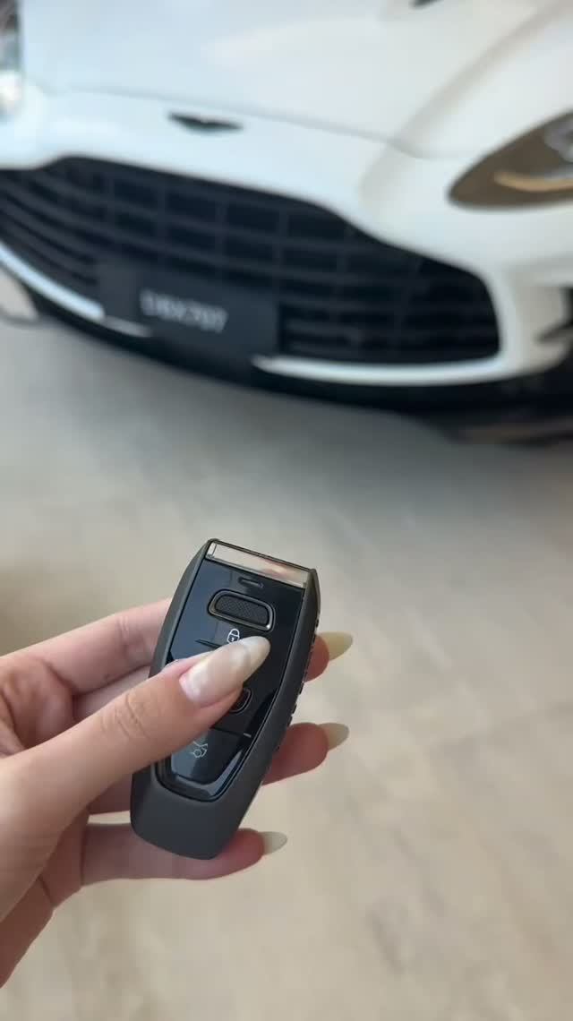 Aston Martin DBX 707 2026