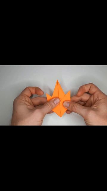 Как сделать кленовый лист из бумаги за 1 минуту  #diy #craft #осень