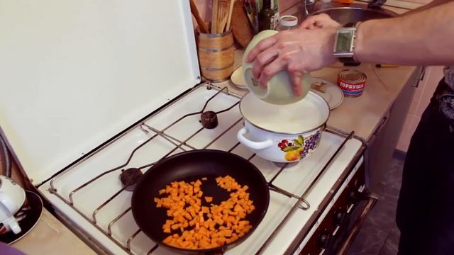 Сырный суп с горбушей, антикризисный рецепт