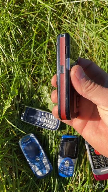 У нас были разные телефоны, не то что сейчас…