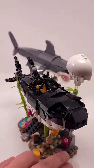 LEGO Creator Подводная лодка Акула Тинтина MOC (31165) против Свирепой акулы (31381)