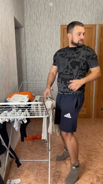 опять по заднице