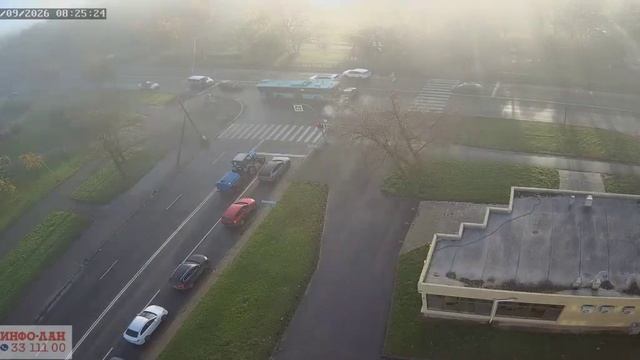 Момент массового ДТП на перекрестке попал на видео