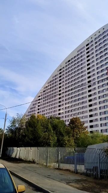 Одна из узнаваемых построек в Москве, жилой дом 