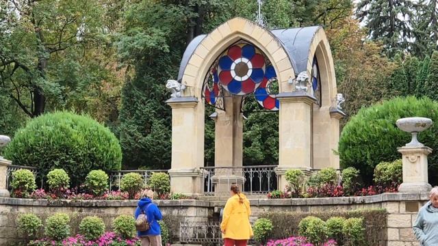Стеклянная струя  в Кисловодском парке