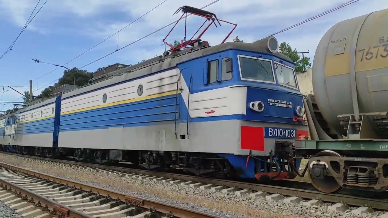 ВЛ11М-403 с ВЛ10У-1032 , приветливые локомотивные бригады
