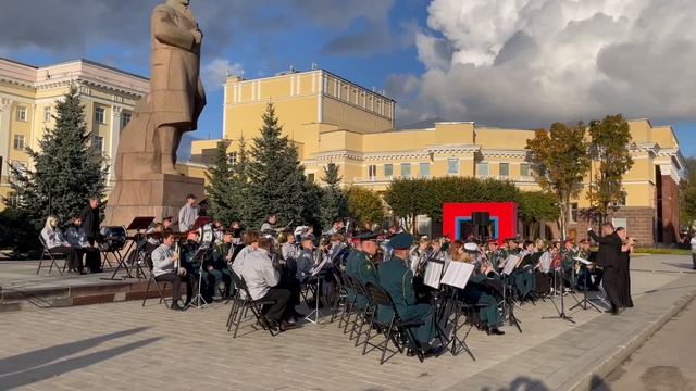 В городском саду. Солистка Ирина Зинченко.