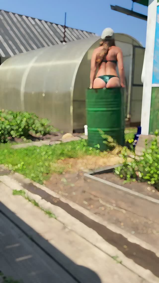В детстве мы втроем в эту бочку влазили🤣🤣🤣