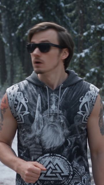 Снежный человек всё слышит😂