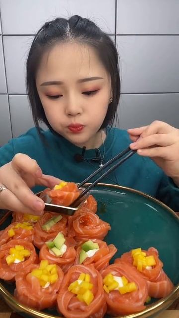 мукбанг с лососем