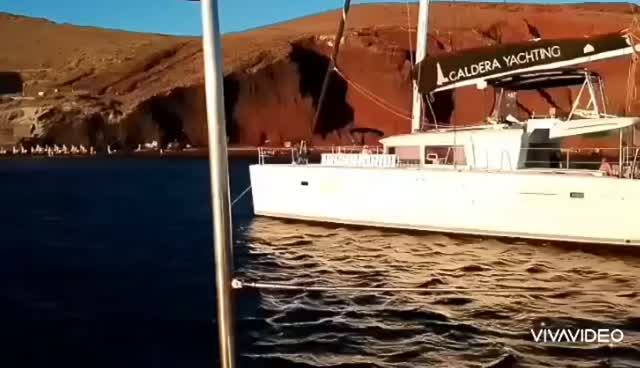 ГРЕЦИЯ. ЭГЕЙСКОЕ МОРЕ. ОСТРОВ САНТОРИНИ. КРАСНЫЙ ПЛЯЖ(продолжение прогулки на яхте)