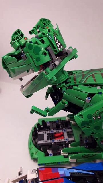 LEGO Technic Рекси Тираннозавр MOC (42224) против BMW M4 GT3 EVO (42226)
