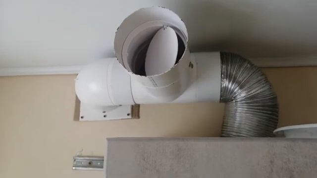 Вытяжка на кухне с обратным клапаном