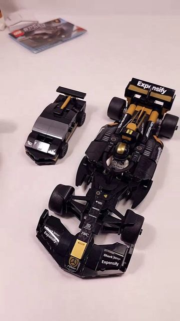 LEGO Speed Champions Lamborghini Huracán Super Trofeo EVO (30342) против APXGP Team (77252)