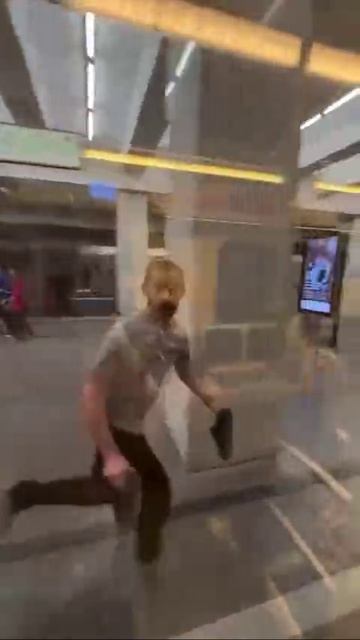 Опоздал на поезд 🚉
подпишись 👆 👆 👆