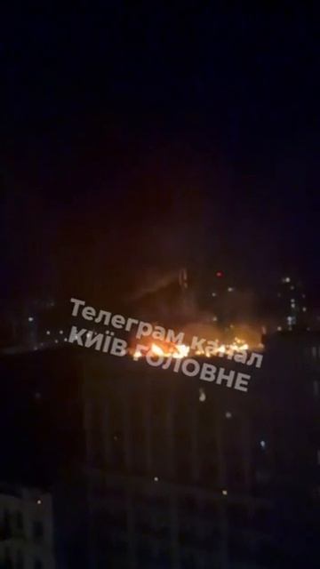 В Печерском районе Киева беспилотник попал по складу…