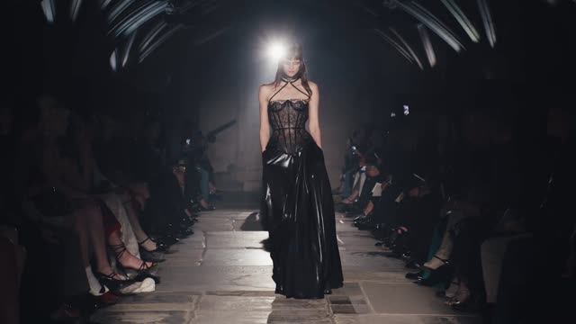 Показ коллекции Alexander McQueen весна-лето 2027