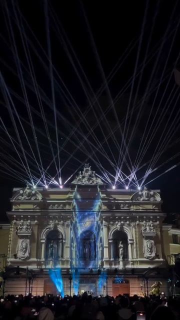 Такое невозможно не смотреть