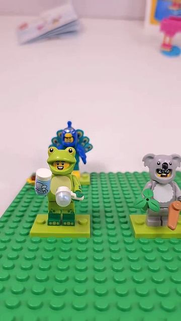 Минифигурка павлина в костюме LEGO Animals Series 28 (71051)