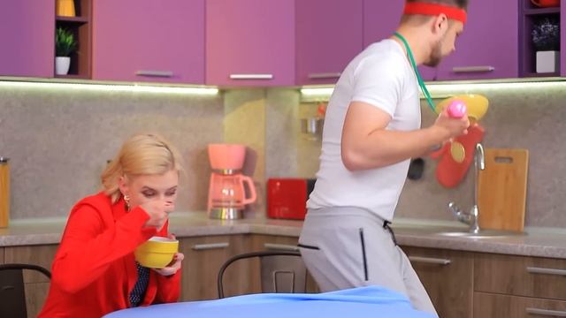 Как спрятать сладости от родителей!