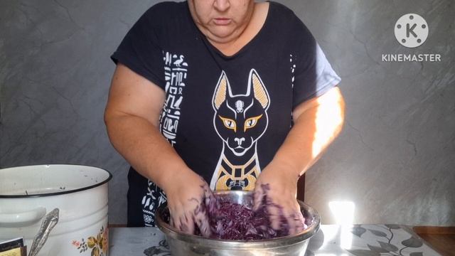 28-09-2026 СИДЕЛА ЖЕНЩИНА СКУЧАЛА ЗАКВАСИЛА КАПУСТУ.