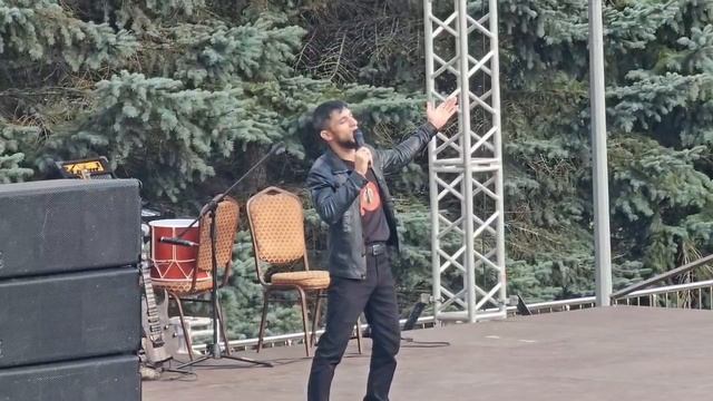 Яркие моменты выступления артистов Государственной филармонии им. А. Хамхоева на празднике,