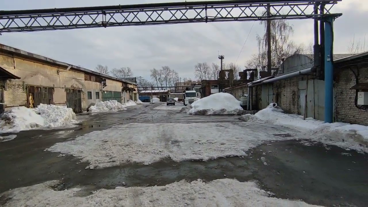 Салова 44. Основной вход.