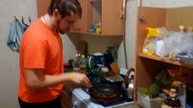 Домашние сухарики с чесноком, приготовленные по простому рецепту