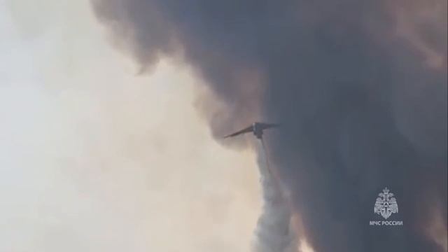 Детей и педагогов эвакуировали из соцучреждений в ярославском Кубринске,где  пожар завода пиротехник