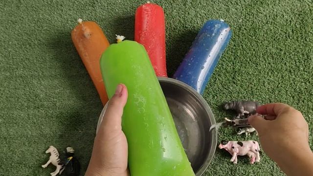 MENEMUKAN : Hewan  Sapi, Gajah, Macan Tutul, Jerapah, Zebra, Badak, Beruang, Kucing, Bebek, T-rex