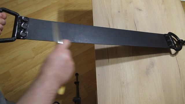 Как править опасную бритву на ремне (3