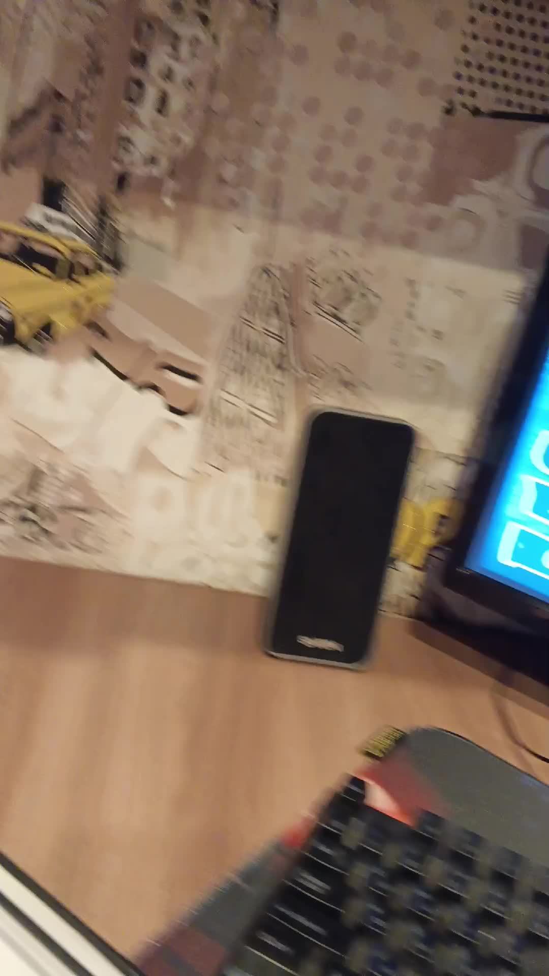 г
