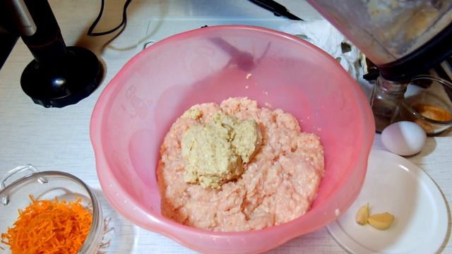 Вкусные нежные домашние котлеты из куриного фарша с манкой и морковью
