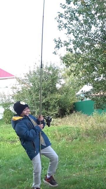 Он больше его двух рук