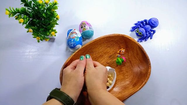ASMR UNPACKING Kinder Surprise Eggs ASMR New Hello Kitty LOL