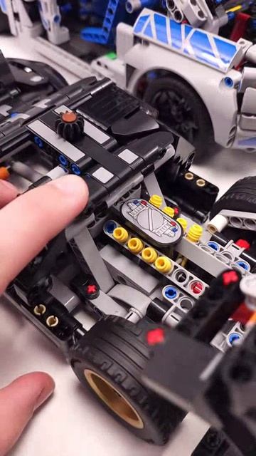 LEGO Technic Mercedes-Benz SLS Black Series MOC (42210) против Ford GT40 MKII 1966 (42223)