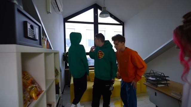 КИЛЛЕР ОХОТИТСЯ ЗА НАМИ !  А4 а4