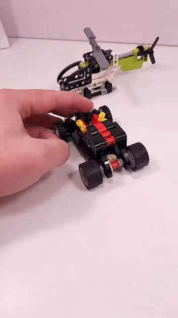 LEGO Technic Вертолёт (30465) против Хот-род (30735)