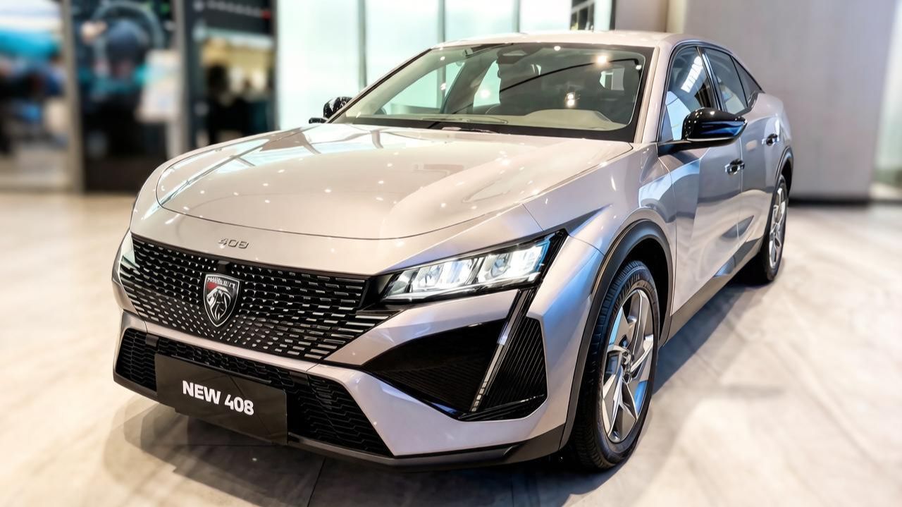 PEUGEOT 408 2026 года 3-цилиндровый 1.2 литра сопряжен с 48-вольтовым стартер-генератором. Обзор.