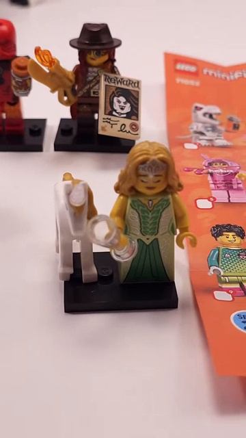 Охотник на монстров из LEGO Minifigures Series 29 (71052)