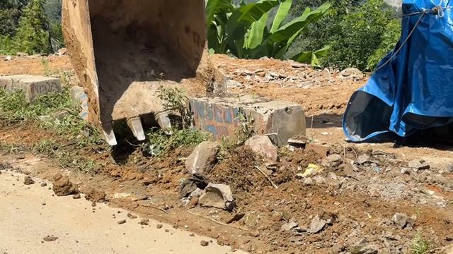 На участке STA 09 ведется отсыпка и немедленное уплотнение грунта