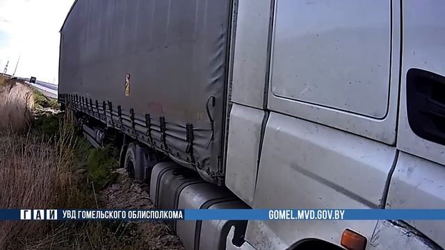В Речице сотрудники ГАИ пришли на помощь водителю грузового автомобиля