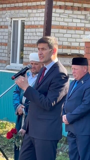 Иске Байсар авылында Данияр Гарипов истәлегенә мемориаль такта ачу тантанасыннан видеомизгелләр